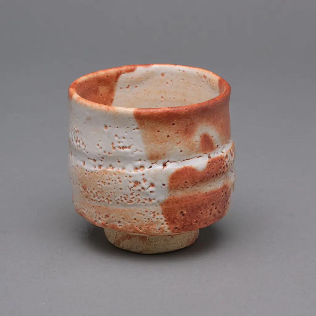 Stoneware tea bowl (chawan) - Shino ware – Japan - late 20thC, Image 1++